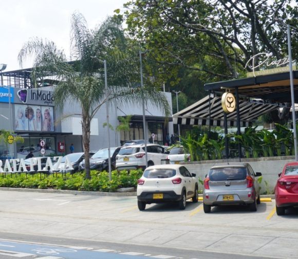 Centro Comercial Lyrata Plaza